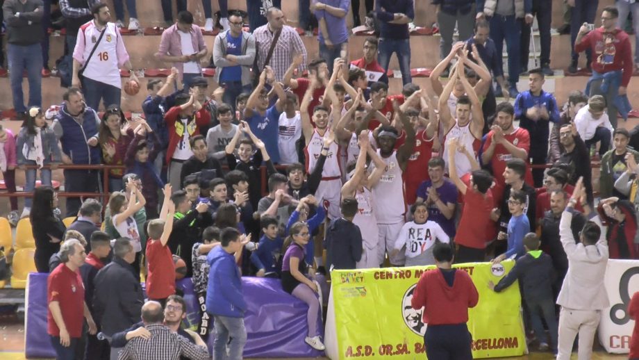 Basket. Festa al Palalberti, Orsa Barcellona chiude la serie con Ragusa, vola in finale con Torrenova e sogna la serie B