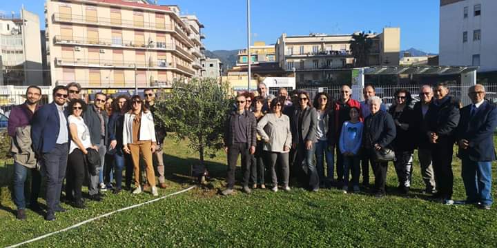 Barcellona PG. Il movimento “Città Aperta” pianta un albero d’ulivo in memoria delle vittime di mafia 