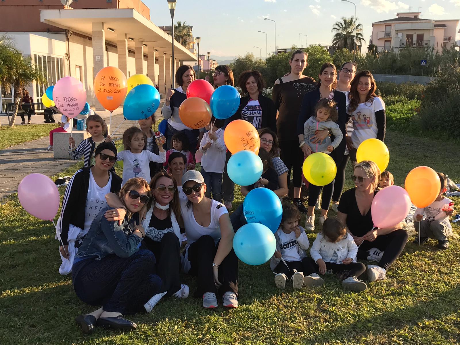 Barcellona PG. Bimbi e mamme insieme a fare yoga al Parco Urbano, fra natura, gioco e socializzazione