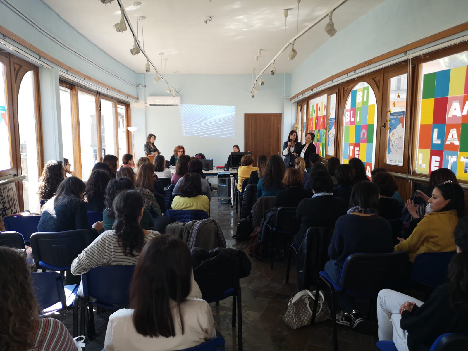 Barcellona PG. Aperto il Corso di Formazione per Operatori e Volontari “Nati per Leggere”. Il saluto dell’Assessore Angelita Pino 