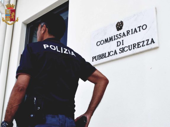 Patti. Polizia arresta 53enne per maltrattamenti in famiglia: “Ricostruita triste vicenda di violenza e sopraffazione”