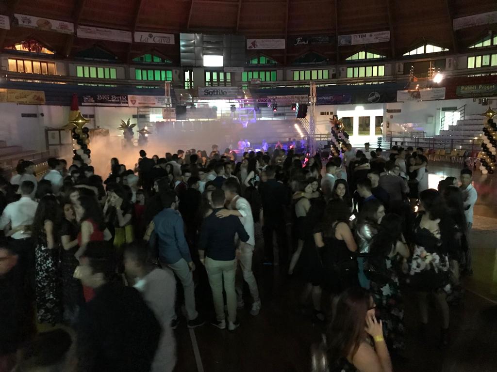 Barcellona PG. Successo al Gran ballo di fine anno studentesco 2019