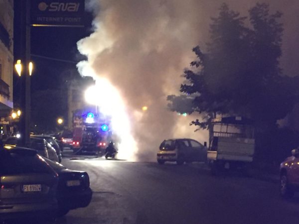 Barcellona PG. A fuoco tre auto in Via Umberto I