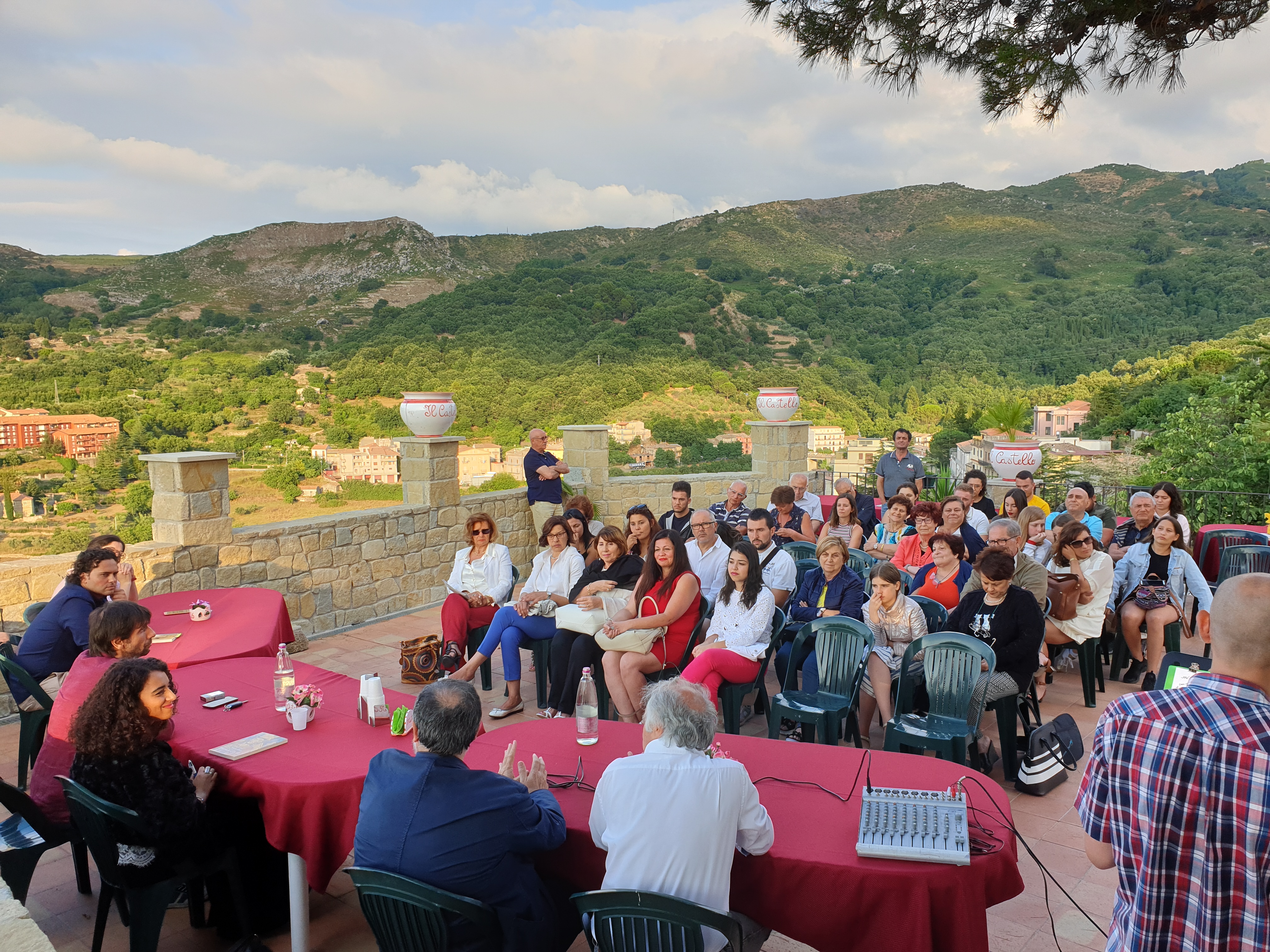 Novara di Sicilia. Valentina Certo ha presentato “Il Tesoro di Federico II” – Potere e Cultura a Corte