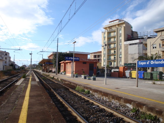 Interruzione estiva linea ferroviaria Messina-Palermo: protesta da Capo D’Orlando