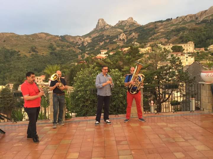 Novara di Sicilia. I Suoni misti dal Medioevo ad oggi che rendono ancor più fantastico il borgo 