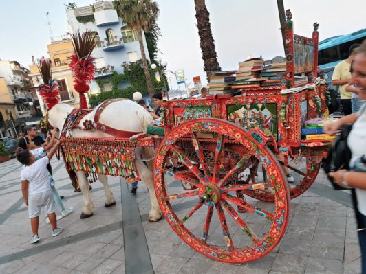 Torna a Giardini Naxos l’iniziativa “Un carretto tante storie”