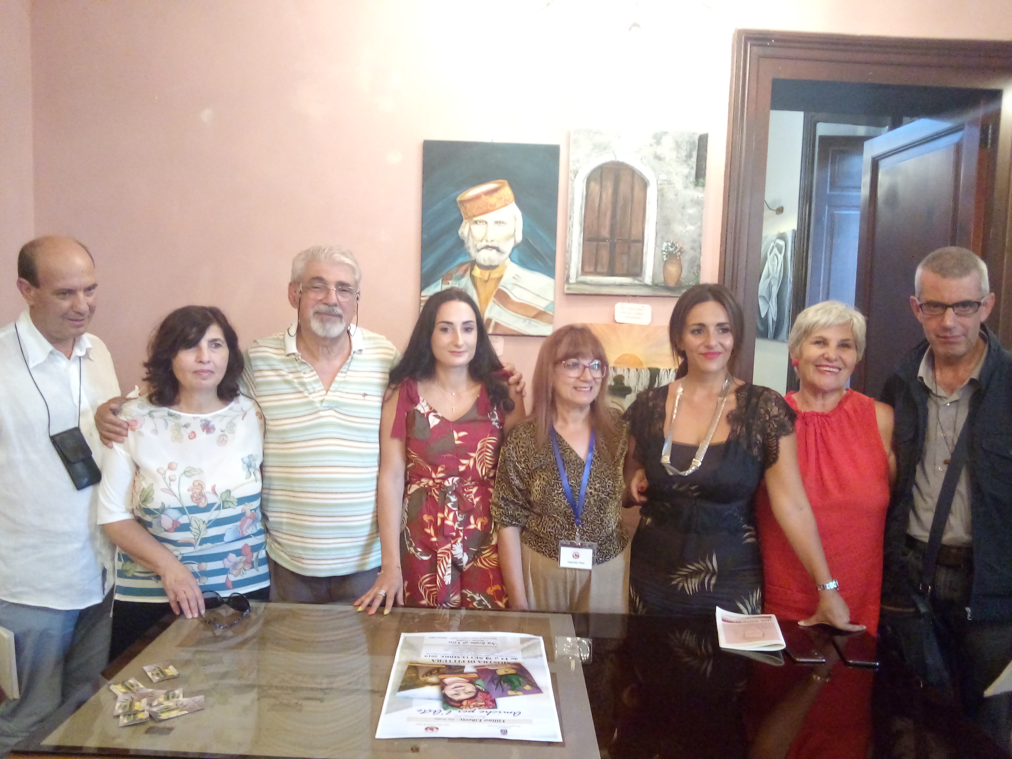 Barcellona PG. Inaugurata la mostra “Amiche per l’Arte”. Mariano Crisafulli ha presentato “Na botta di vita” 