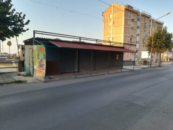 Barcellona PG. Decoro urbano, Imbesi sollecita rimozione struttura in via Kennedy