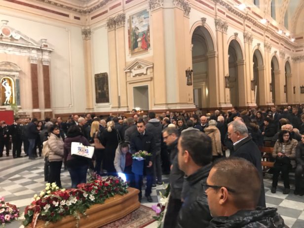 Barcellona PG. Lutto cittadino, il “senso dei funerali”