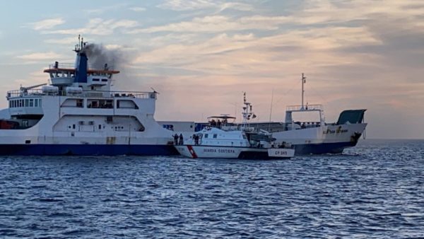 Messina. Fumo a bordo del traghetto Villa San Giovanni, intervento Guardia Costiera e Vigili del Fuoco