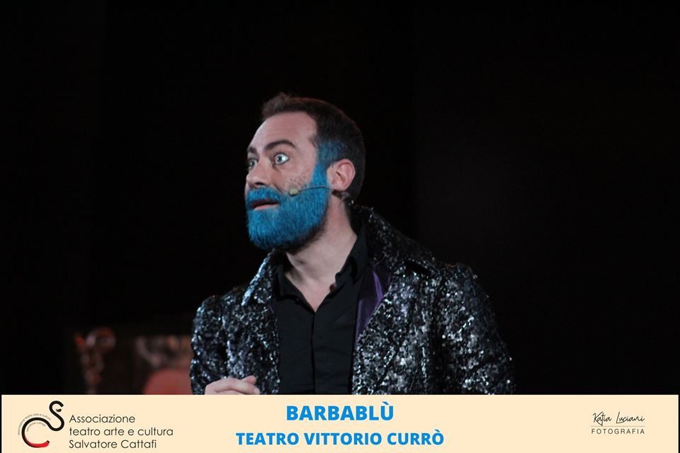 Barcellona PG. ‘Barbablù’ si racconta al Teatro Vittorio Currò tra memorie devastanti e deliri poetici