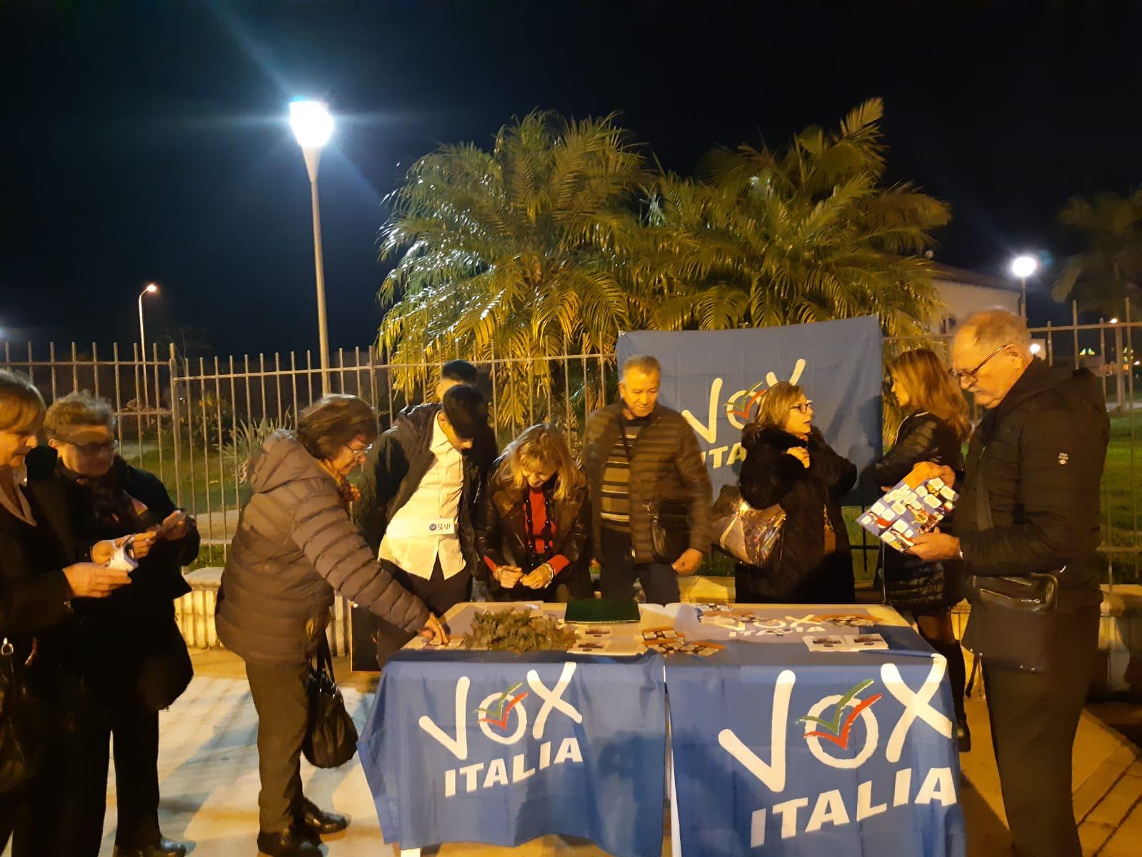 Barcellona PG. Gazebo informativo Vox Italia tra interesse e partecipazione