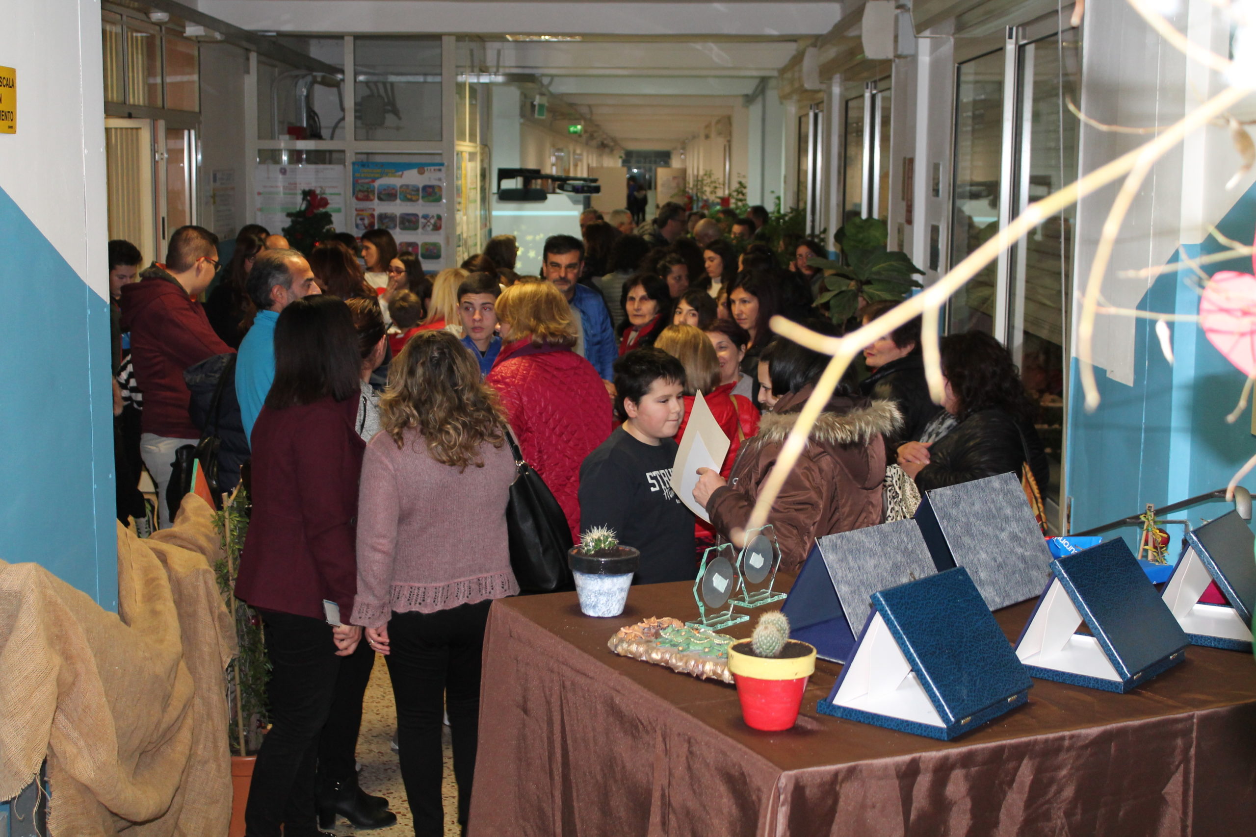 Barcellona PG. Successo per “La natività creativa”, 44 presepi in gara all’IPAA. Premiati giovani ‘creativi’