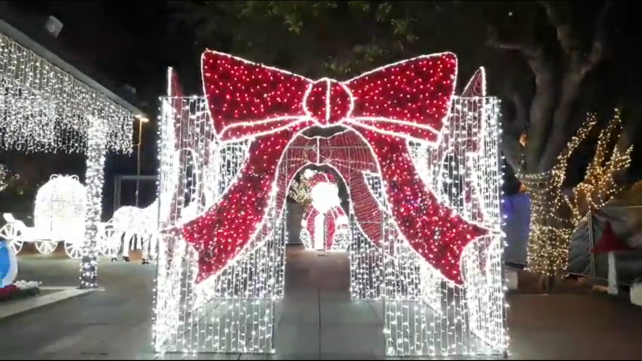 Il Giardino di Luci a Piazza Cairoli chiude. Anzi no