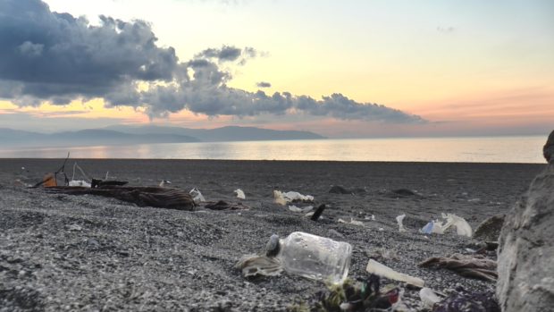 Milazzo. Pulizia straordinaria spiagge e terrapieni a Ponente. A palazzo D’Amico, corso di formazione personale Polizia locale