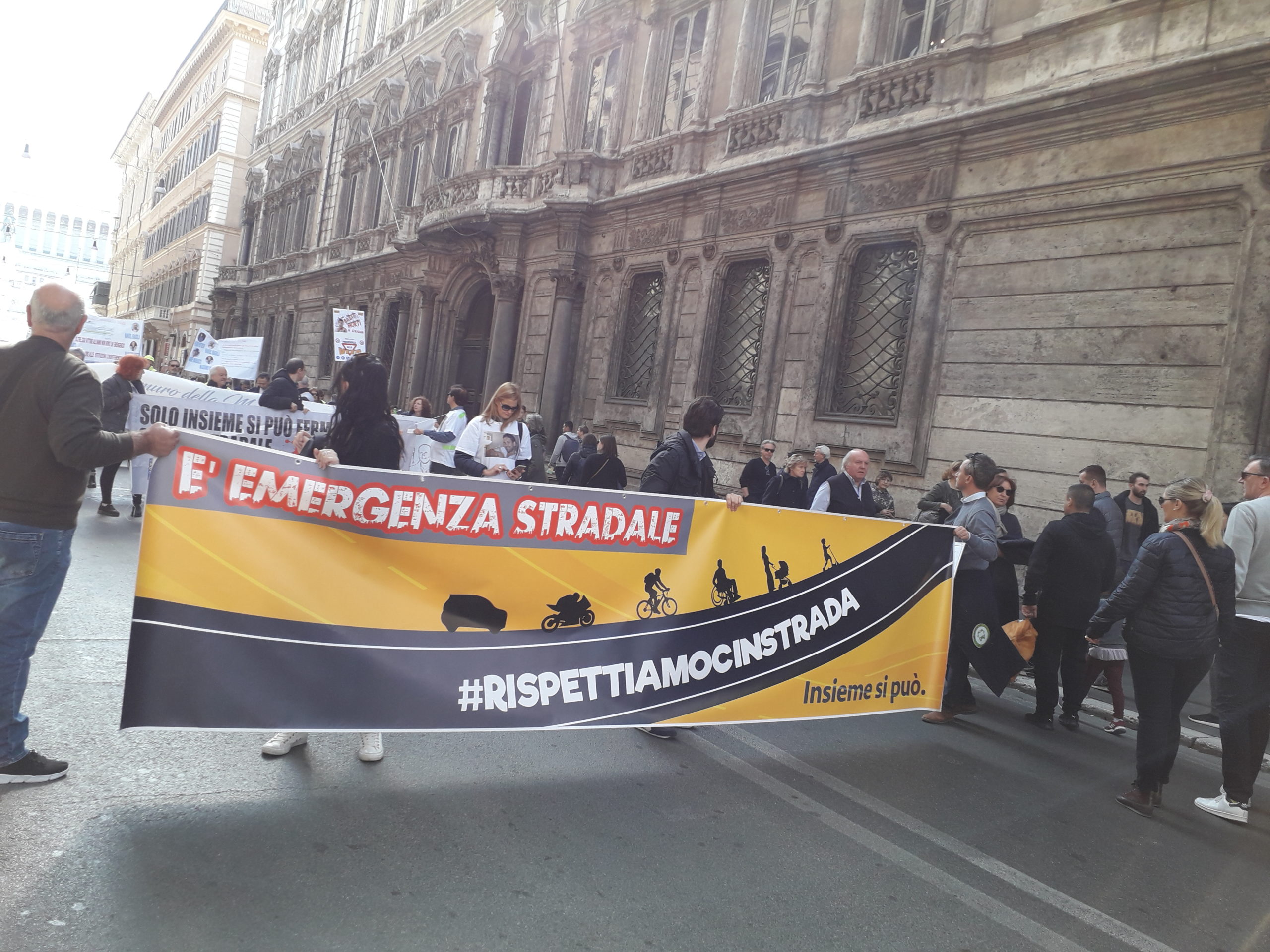 L’Associazione ‘Angeli sull’asfalto’ alla manifestazione di Roma per gridare: “Stop stragi stradali. Insieme per la battaglia della vita”