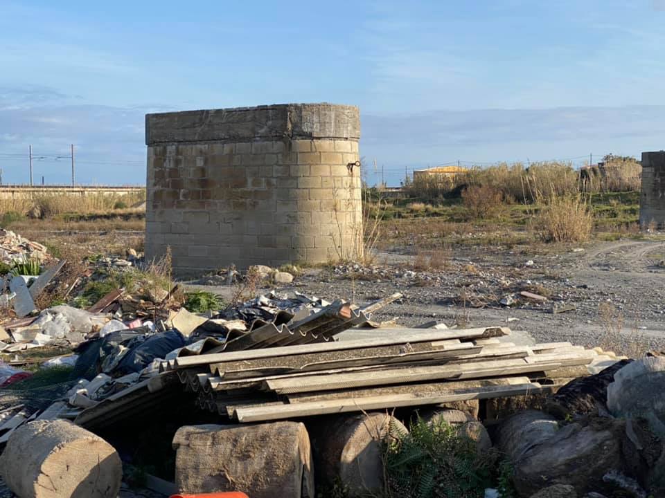 Torrente Patrì, ‘mega discarica’ a cielo aperto. Legambiente: “Rischi ambientali e sanitari”