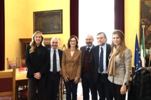 Baraccopoli Messina. Maria Stella Gelmini (FI) in visita: “Inaccettabile vivere così nel 2020”