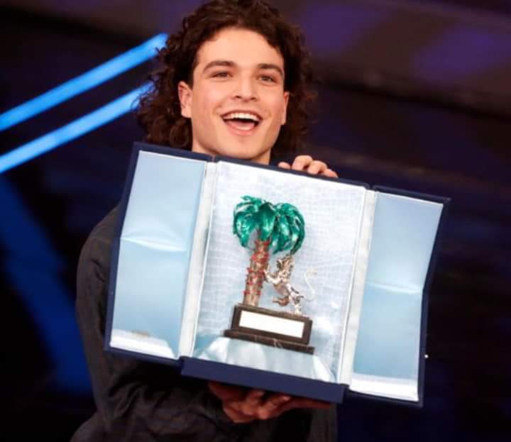 Sanremo 2020. La Quarta Serata: Leo Gassmann vince fra i giovani. Morgan e Bugo squalificati