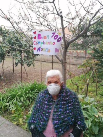 Terme Vigliatore. I 100 anni di Nonna Maria, dedica speciale dei pronipoti: “Le feste non contano, conta la Salute e che tutto passi”