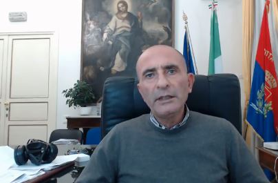 Milazzo. Emergenza Covid19, videomessaggio del sindaco: “Attenzione spostamenti da e con Messina, assenza di sinergia istituzionale”