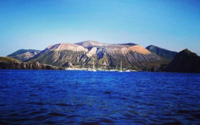 Vulcano. Soccorsa turista svizzera scivolata nel sentiero del cratere