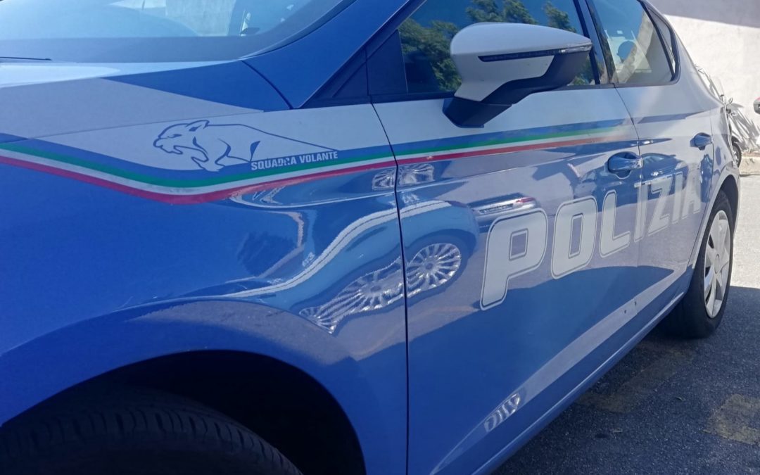 Manomette braccialetto elettronico e evade da arresti domiciliari, 27enne arrestato