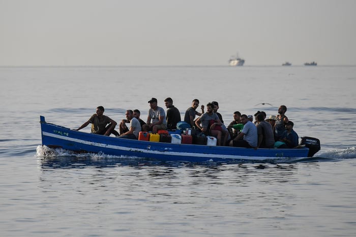 Migranti. Sgominata banda di trafficanti, 14 fermi: operava in diversi Stati