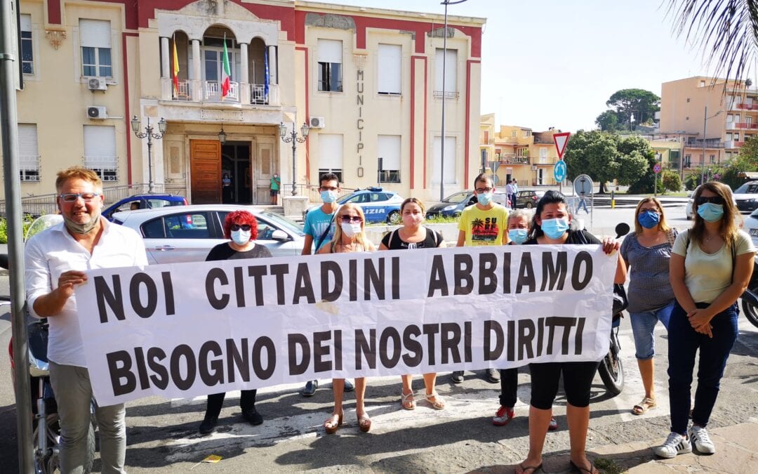 Barcellona PG. Sit in di protesta lavoratori Cantieri: “Noi cittadini abbiamo bisogno dei nostri diritti”