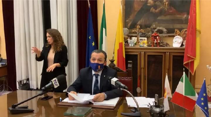 Messina. De Luca: “Pronte due nuove ordinanze. La situazione nelle scuole.” Riflessioni su scontro Navarra-Cuzzocrea