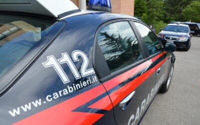 Tenta di dare fuoco alla casa e aggredisce Carabinieri: 27enne arrestato