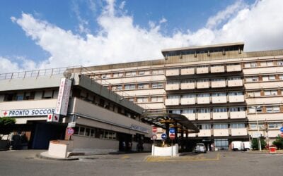 Mamma e figlia neonata giù dal balcone: grave bimba al Policlinico