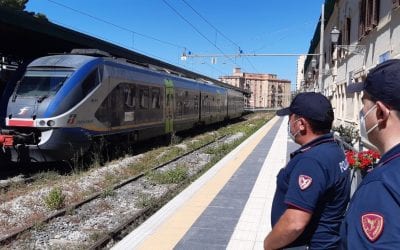 Furto di zaino a capotreno: due arresti
