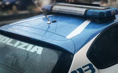 Aggredisce padre e agenti: arrestato dalla Polizia