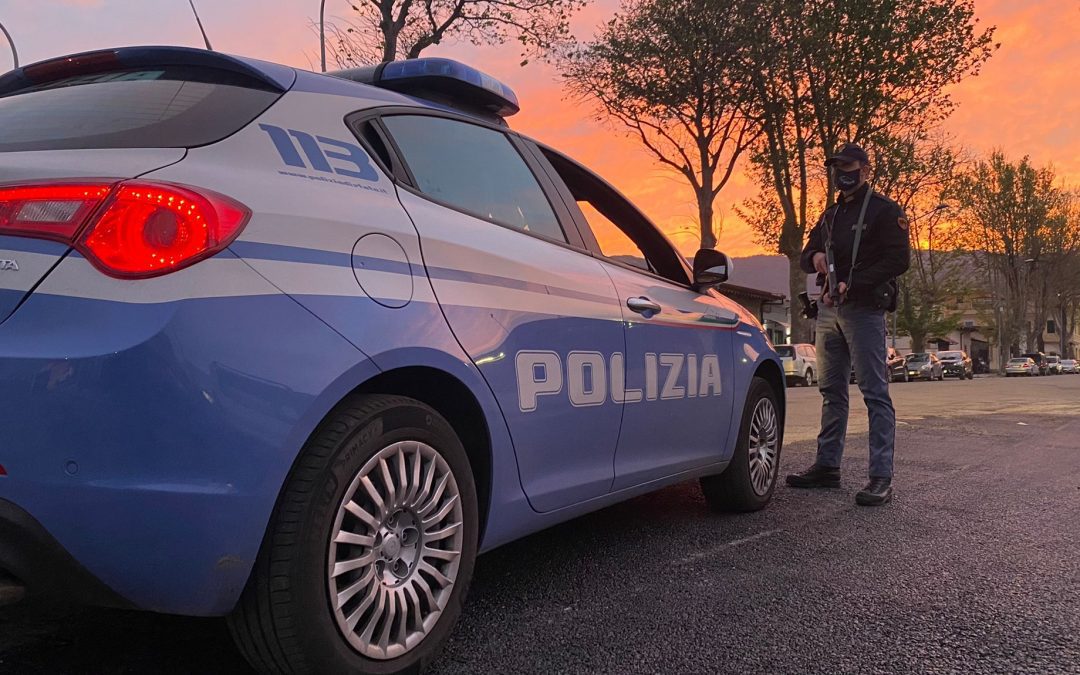 Rapina al supermercato, punta pistola a cassiere: 61enne arrestato