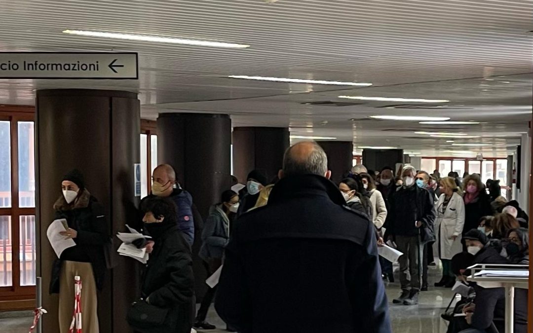 Messina. Code e disagi in Hub, decine di segnalazioni di lavoratori e pensionati alla Cisl Messina. Alibrandi: “Tempi troppo lunghi, assembramenti pericolosi, scarsa comunicazione”