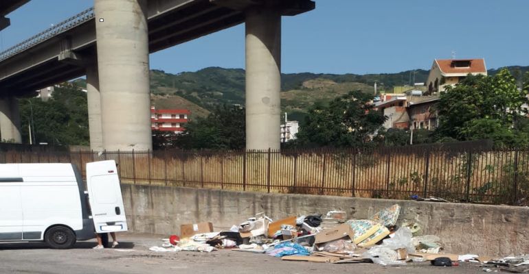 Messina. Polizia Metropolitana individua e sanziona l’autore di abbandono di rifiuti a Bordonaro
