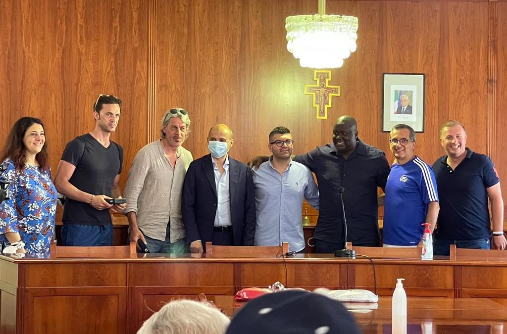 A Terme Vigliatore, visita degli ex calciatori Torricelli e Legrottaglie. Comune: “Momento emozionante”