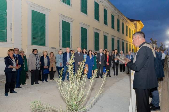 Messina. Il Lions Club Messina Host inaugura l’A.S. con l’evento “Piantiamo la memoria: un ulivo segno di Rinascita e di Pace” al Seminario Arcivescovile “San Pio X”