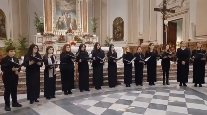Barcellona PG. Emozionante concerto del Coro Polifonico “Ouverture” nella Basilica di San Sebastiano