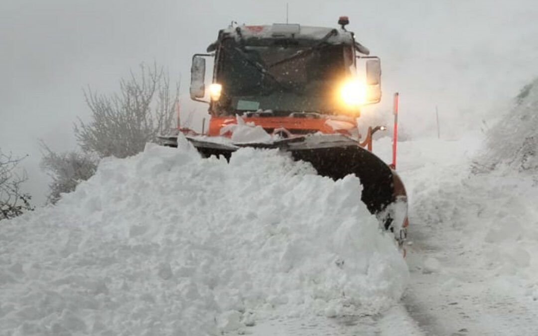 Emergenza neve, uomini e mezzi in azione da 36 ore a Cesarò, San Teodoro, Longi, Galati Mamertino, Montalbano Elicona, San Piero Patti, Caronia, Capizzi, Tortorici, San Salvatore di Fitalia, Raccuja e Ucria