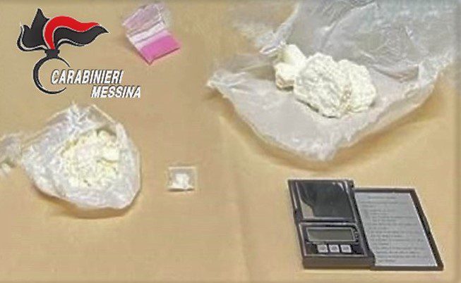 Cocaina purissima occultata all’interno di locale, due arresti