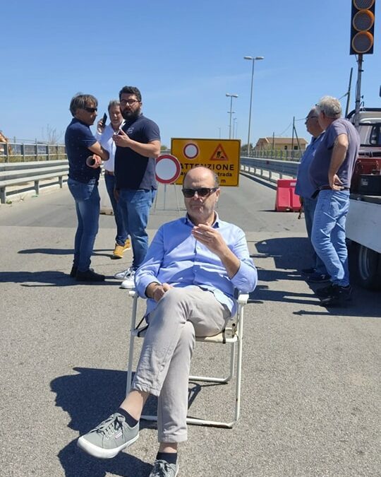 Chiusura Ponte Mela, l’assessore Coppolino in protesta