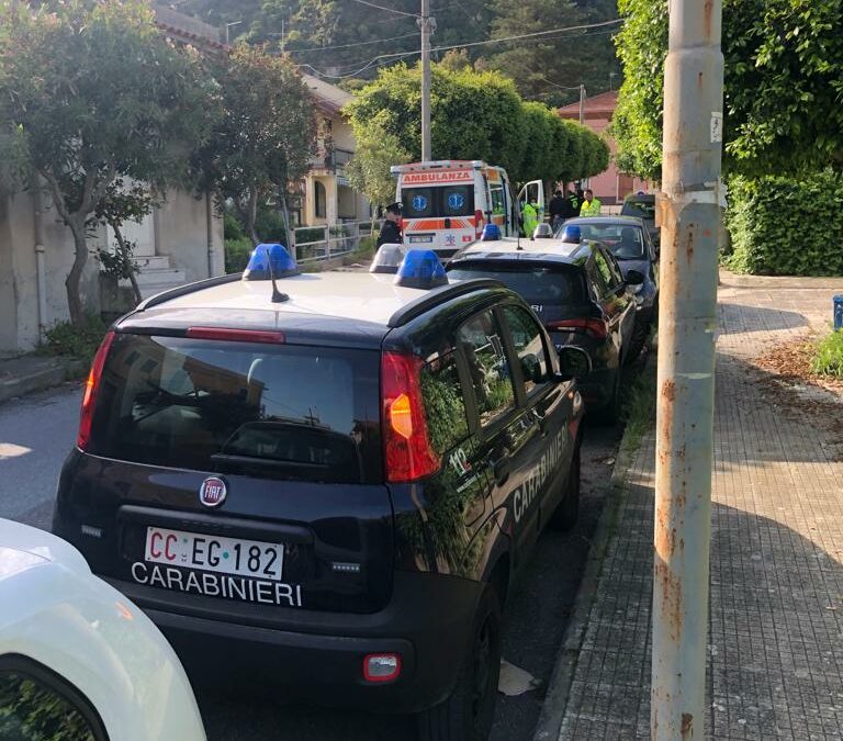 Rometta Marea. Uomo suicida in via Cristoforo Colombo, sul posto ambulanza e carabinieri