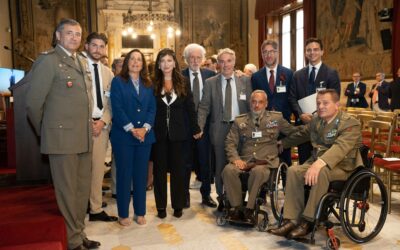 Roma. La giornalista siciliana Katia La Rosa dona la statua del “Salvator Mundi” al Presidente del Consiglio