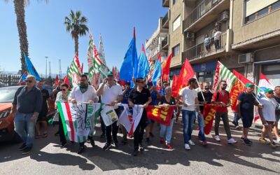Crisi industria, a Milazzo lo sciopero e il corteo dei lavoratori metalmeccanici: “Servono investimenti e piani industriali per rilancio del territorio”