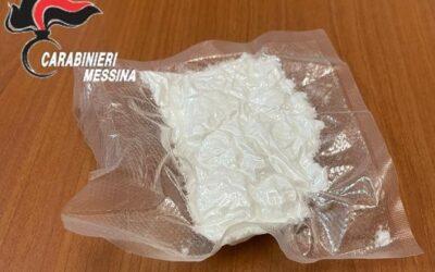 Vulcano. Sbarca sull’isola con oltre 50 grammi di cocaina, beccato al molo