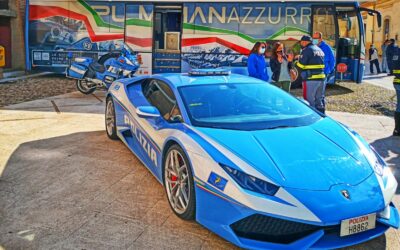 A Taormina, “E…estate con noi” arrivano il Pulman e la Lamborghini della Poilizia di stato per coinvolgere i giovani