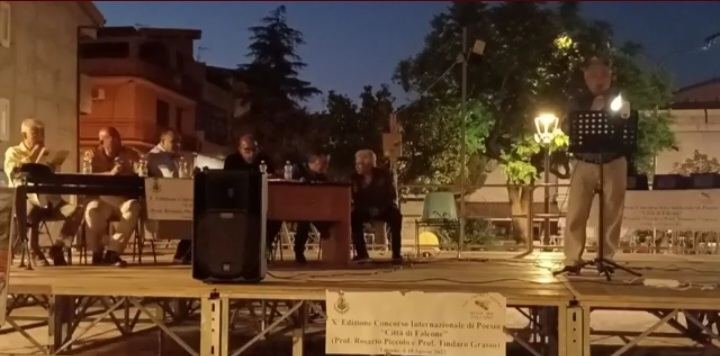 Falcone. La Cerimonia di Premiazione del 10° Concorso Internazionale di Poesia “Città di Falcone” Prof. Rosario Piccolo e Prof. Tindaro Grasso